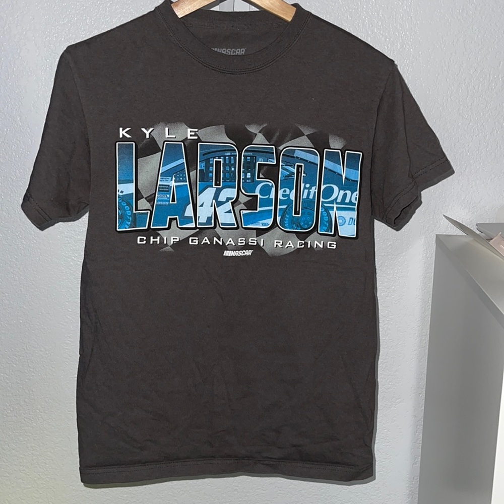 Larson NASCAR t shirt